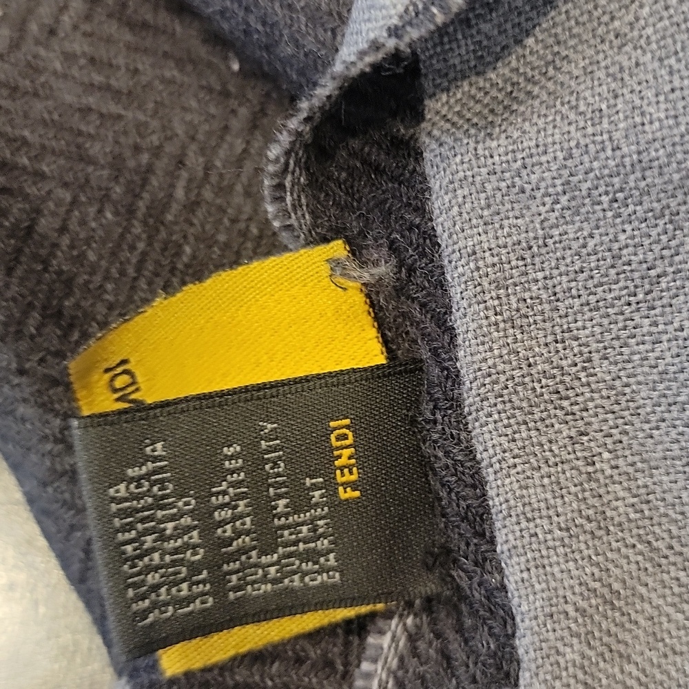 Authentic Fendi wool scarf - Picture 10 of 10